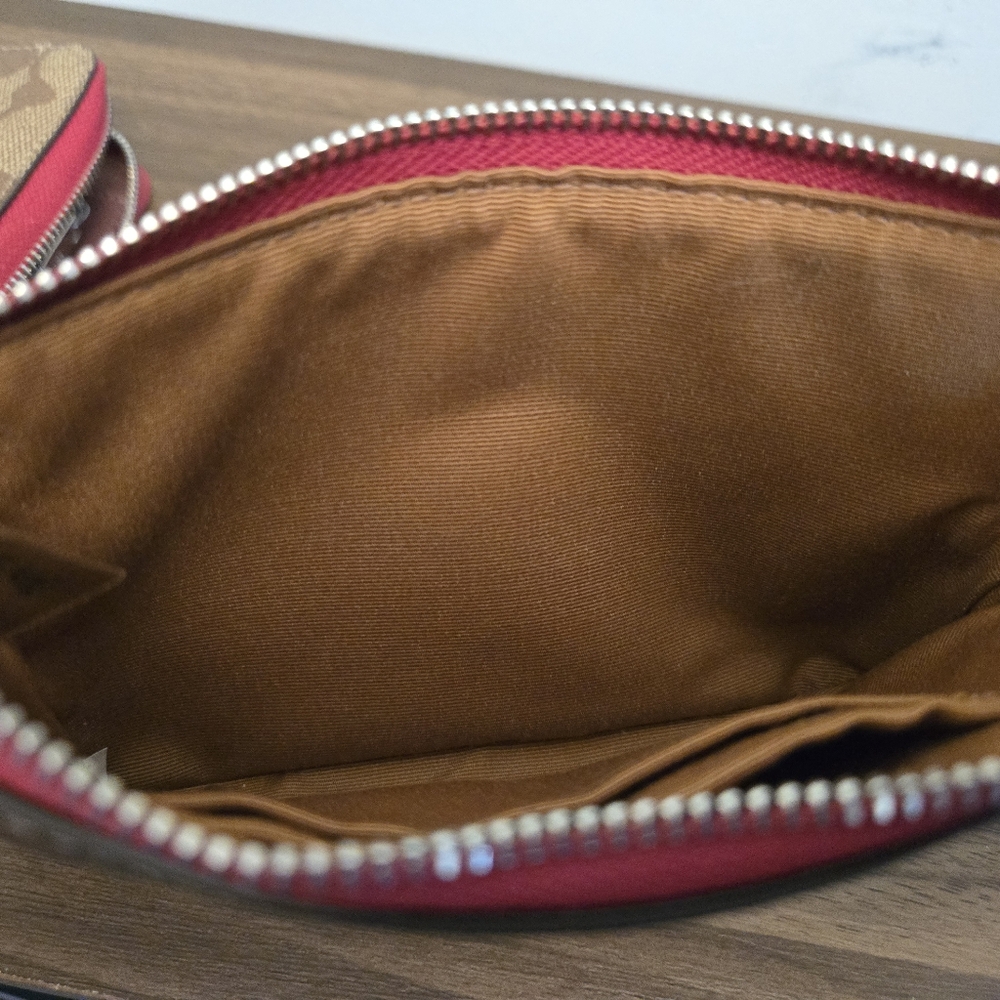 Coach - Picture 4 of 4